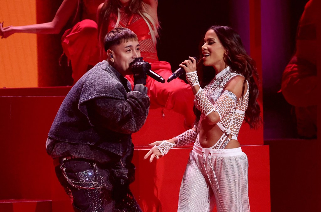 anitta-electriza-los-vmas-2024-junto-a-fat-joe,-dj-khaled-y-tiago-pzk,-gana-mejor latino