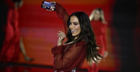 anitta,-rosalia,-bad-bunny-y-mas-artistas-latinos-en-las-semanas-de-la-moda-2024: fotogaleria