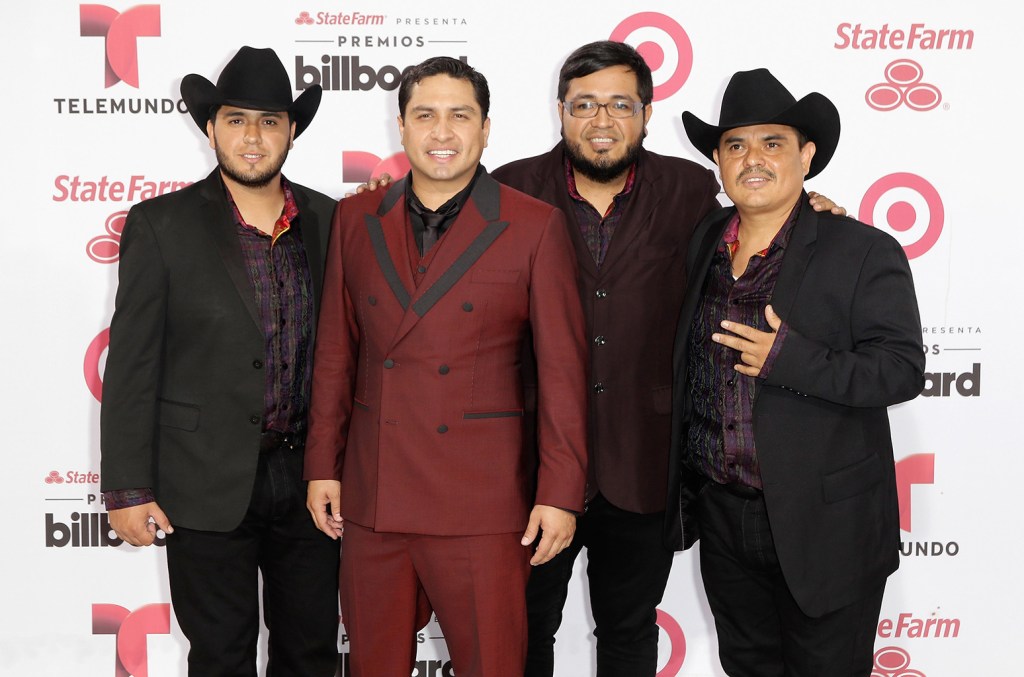 julion-alvarez-y-su-norteno-banda-regresan-al-top-10-de-hot-latin-songs-tras-casi-una decada