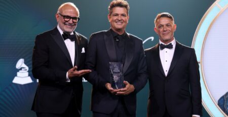 carlos-vives-es-homenajeado-como-persona-del-ano-2024:-‘es-un-simbolo-de-la-cultura-colombiana’