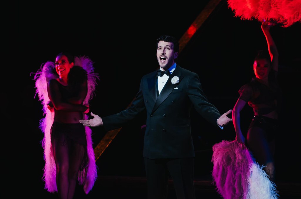 sebastian-yatra-muestra-todo-un-nuevo-registro-como-billy-flynn-en-‘chicago’