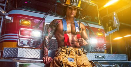 christian-alicea-canaliza-a-su-bombero-interior-en-candente-calendario-de 2025